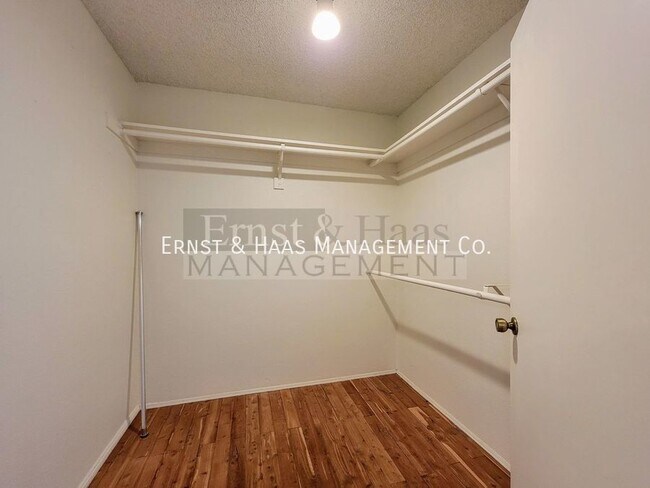 Building Photo - 2755 E Hill St