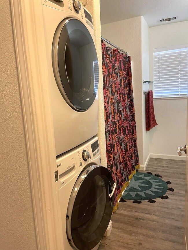 Building Photo - 3 bedroom, 2 bath in Grass Valley, CA 95945