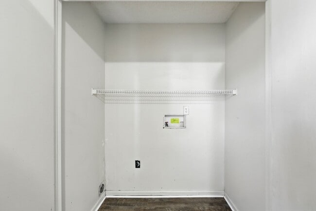 Building Photo - 285 State Line Rd