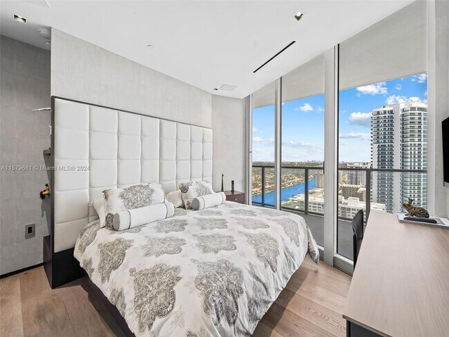 Building Photo - 3101 S Ocean Dr