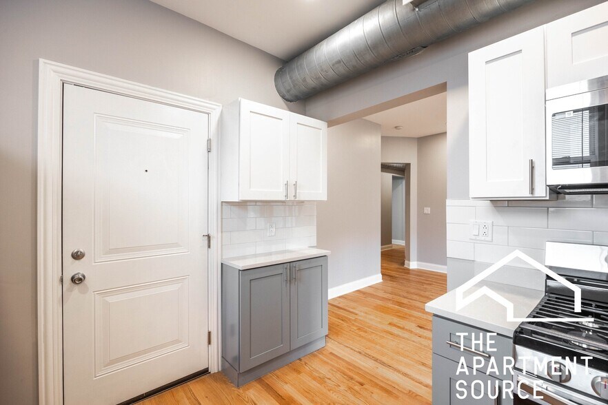 Building Photo - 1153 W Lunt Ave
