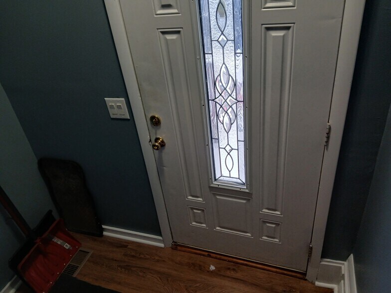 private entrance with mudd area for shoes and coats - 20 Water St