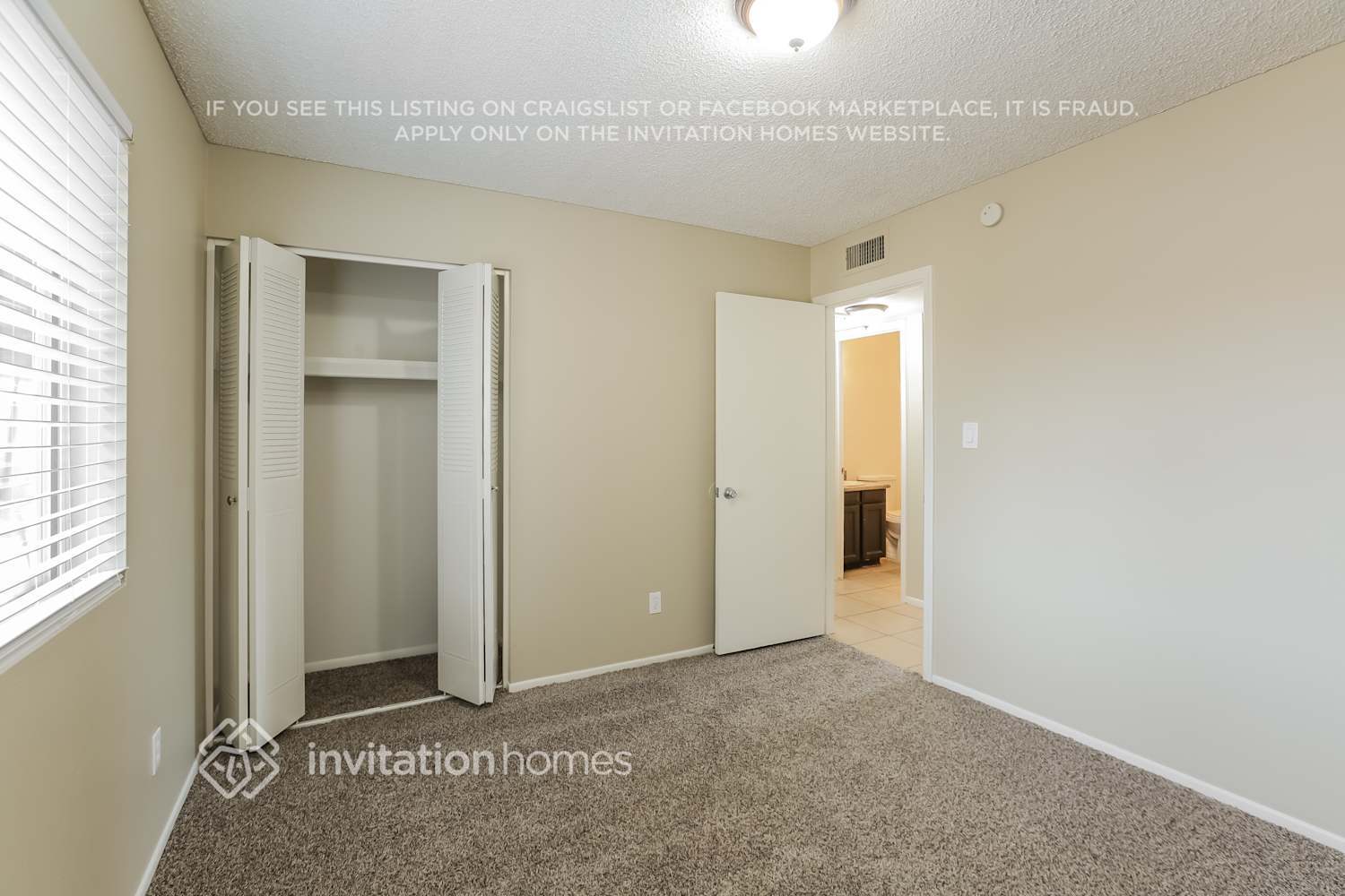 Building Photo - 2340 W Portobello Ave