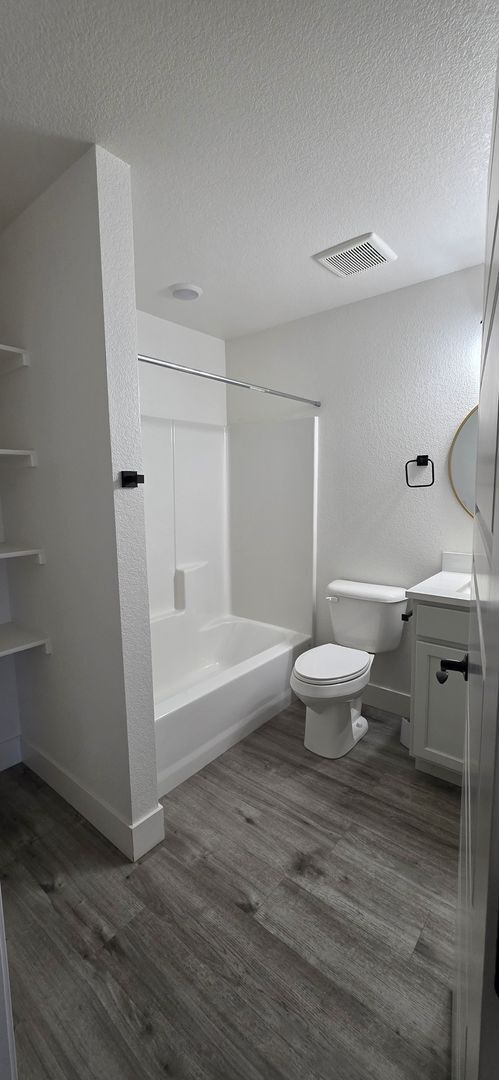 Building Photo - 2912 Cribbon Ave