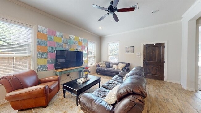 Building Photo - 105 Luther St