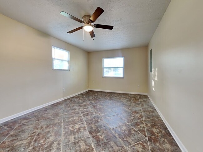 Building Photo - 8249 Devoe St