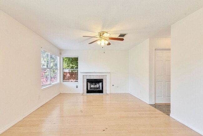 Building Photo - 3600 Cheyenne St