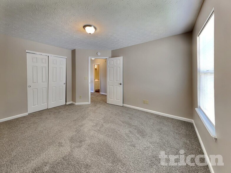 Building Photo - 1022 Pine Mountain Way