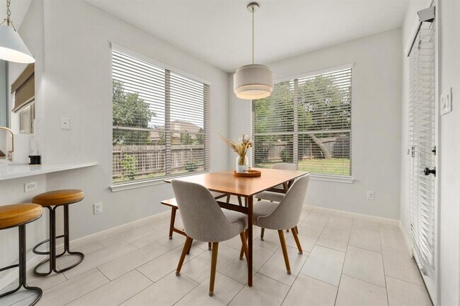 Building Photo - 5701 Sunset Ridge