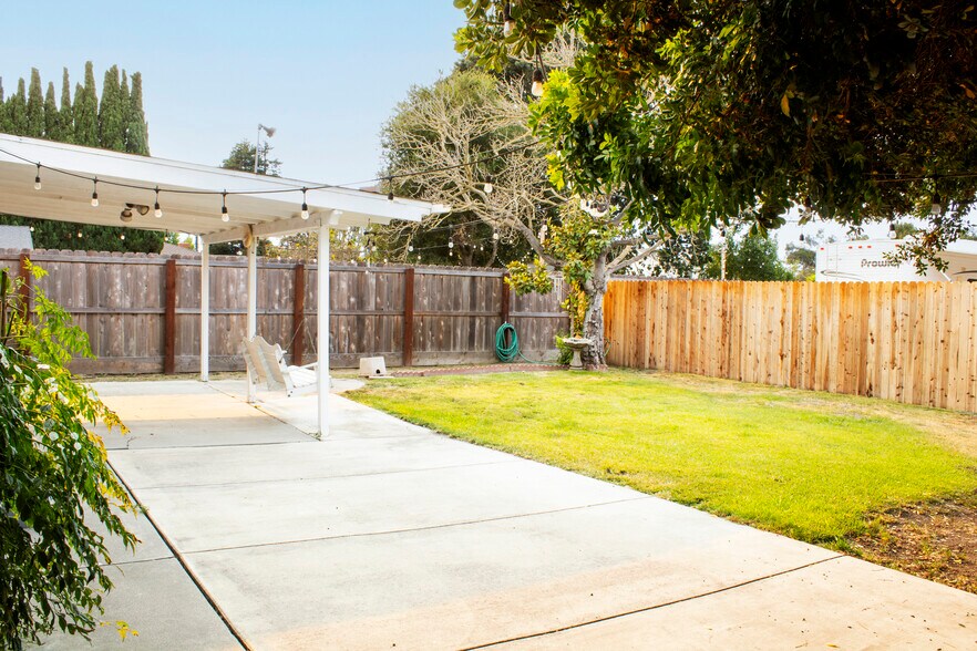Covered Patio - 651 Hill St