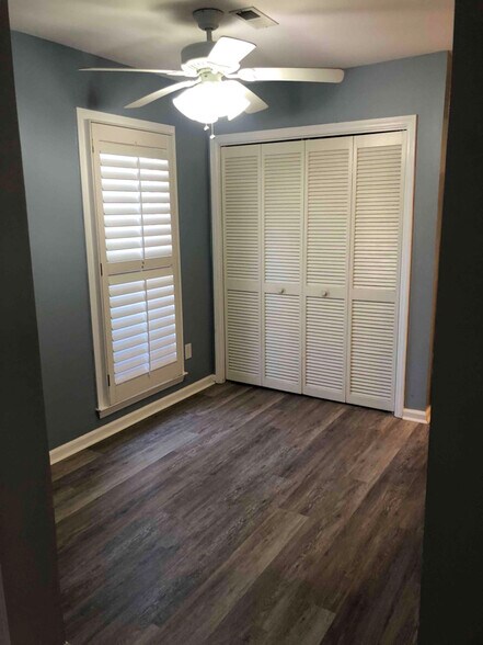 Building Photo - 9105 Kings Canyon Dr