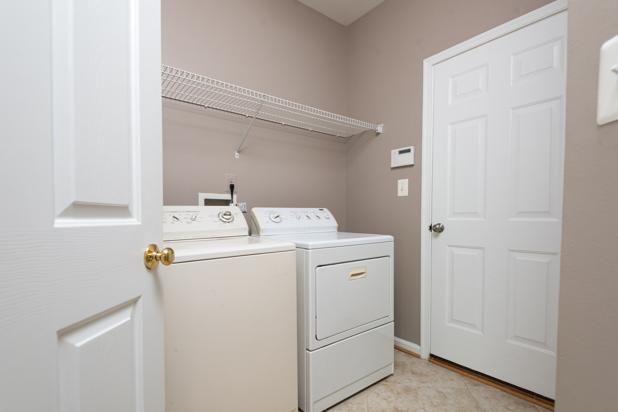 Main level laundry - 15121 Toccoa Ct