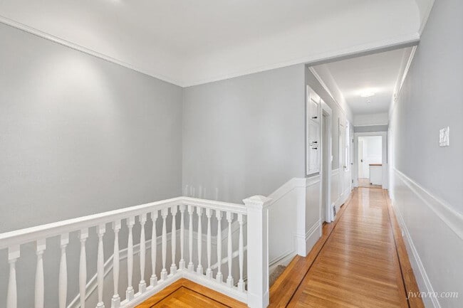 Building Photo - 342 4th Ave