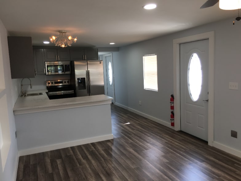 Primary Photo - 3020 NW 28th Ln