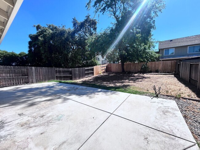 Building Photo - 6962-6964 Crux Drive