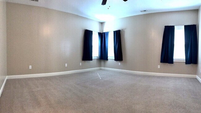 Building Photo - Rad in Raintree!