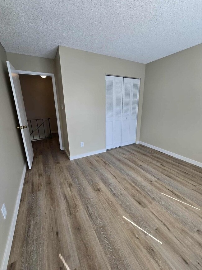 Building Photo - 2 Bedroom Smithridge Greens Condo