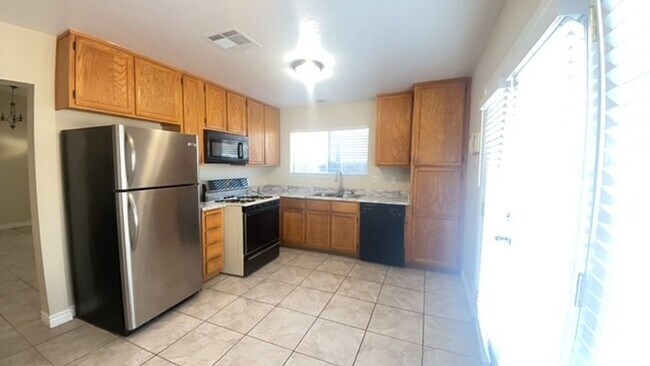 Building Photo - Rancho Las Palmas