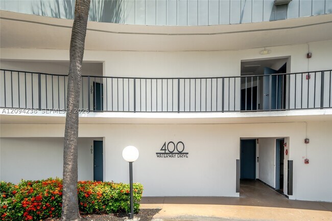 Building Photo - 108 Waterway Dr S