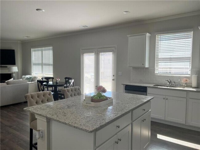 Building Photo - 167 Fernbrook Trl