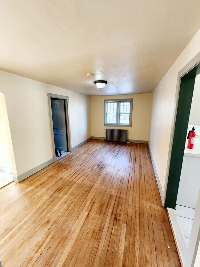 Building Photo - 141/143 Leafy Greene St.