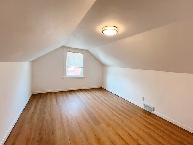 Building Photo - 4530 Wood Ave