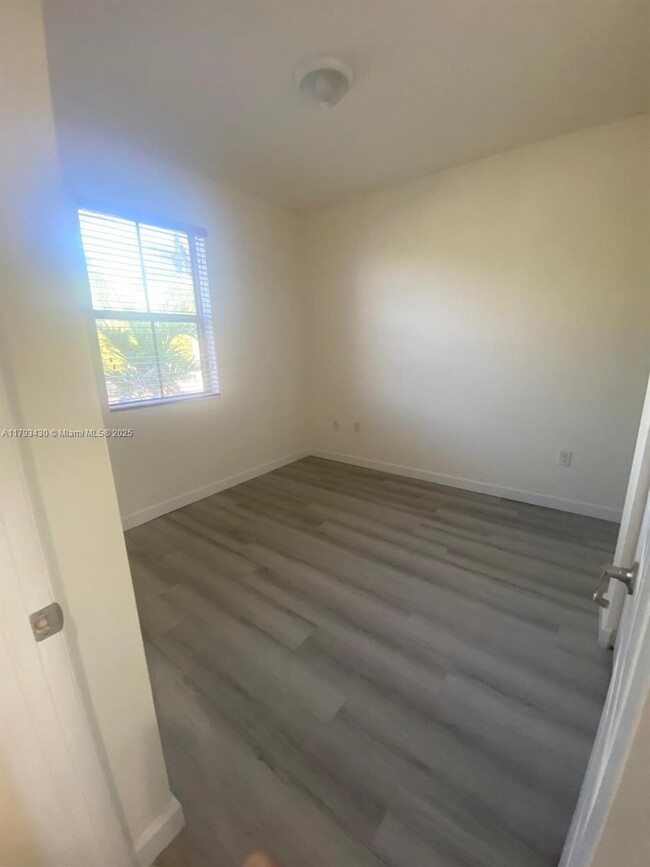Building Photo - 17460 SW 153rd Ave