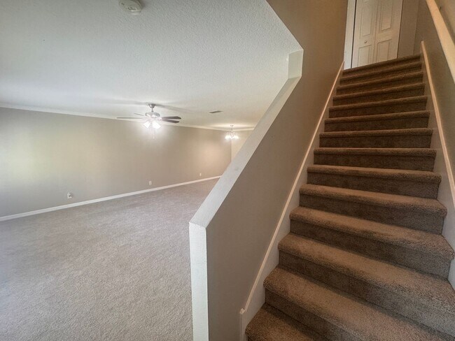 Building Photo - Now Available ! 3BR/2.5BA | Townhome | 1-Car Garage Parking | Community Pool!