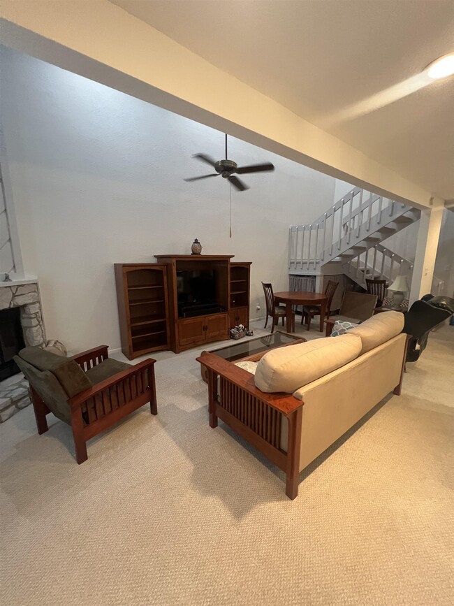 Building Photo - 307 Crestview