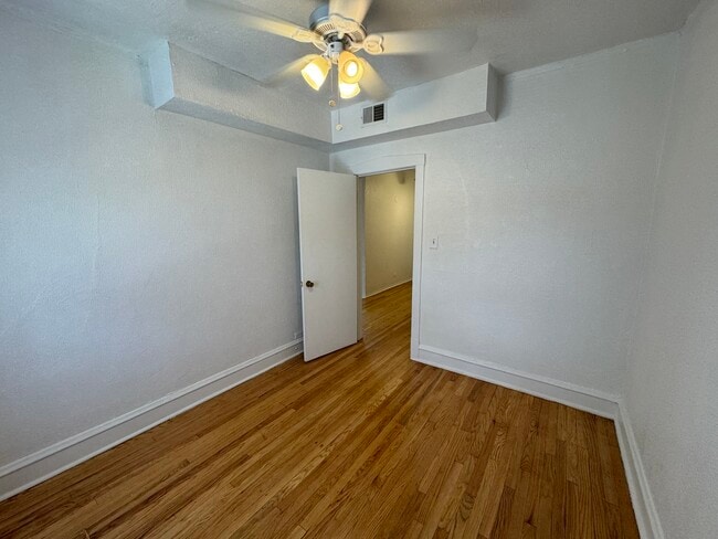 Building Photo - 5438 W Potomac Ave