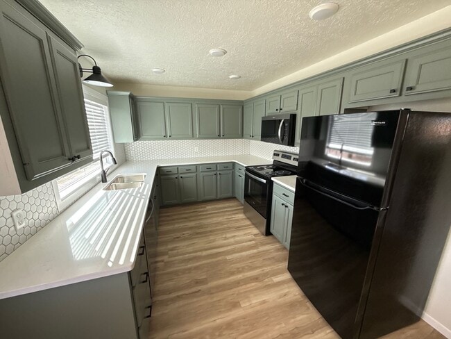 Building Photo - 303 W 16th St