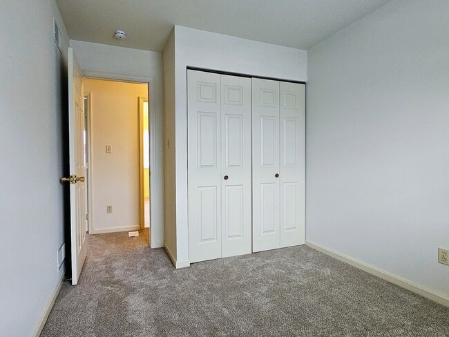 Building Photo - 88 Robinhill Dr