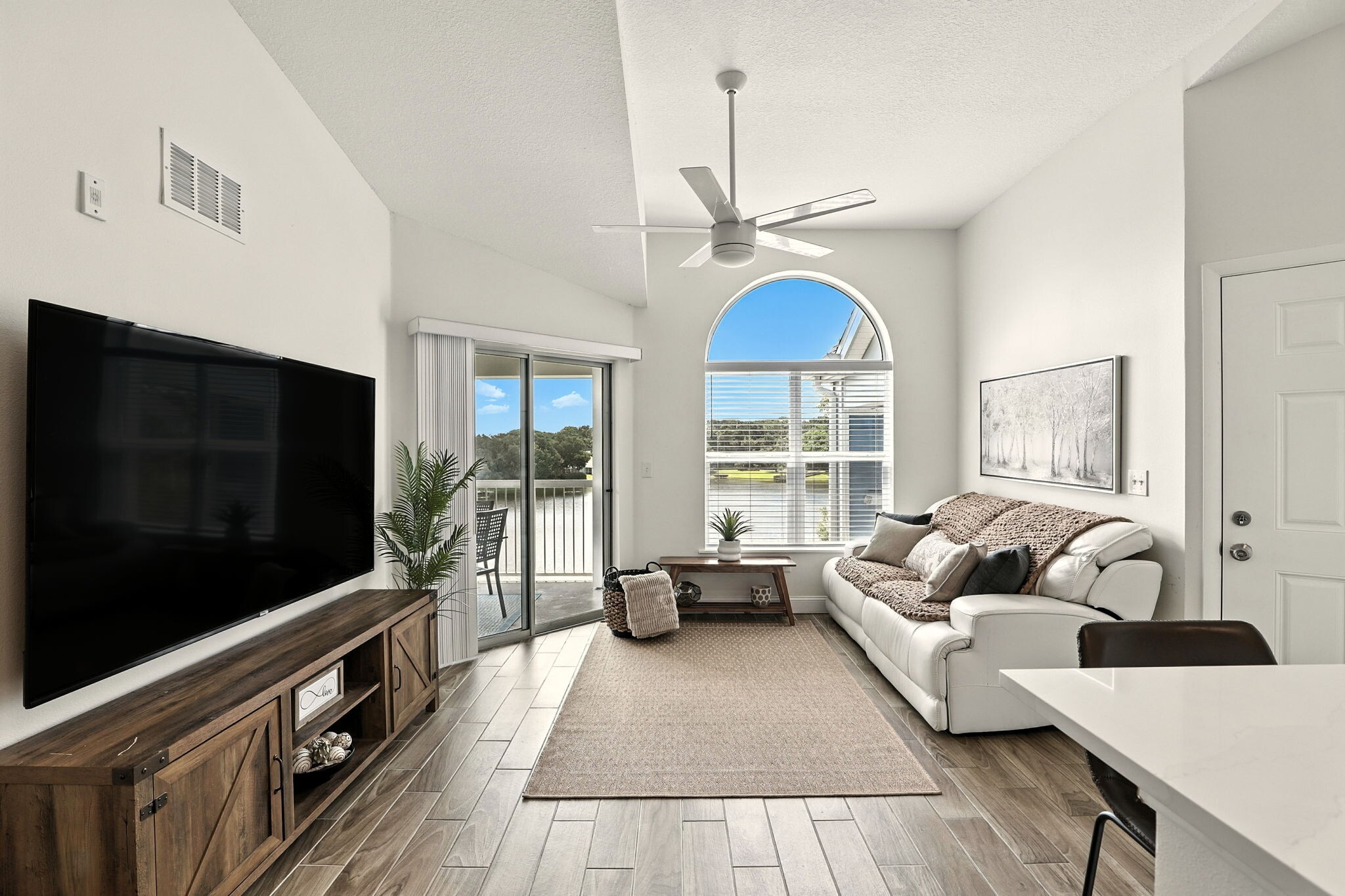 Building Photo - 2549 Grassy Point Dr