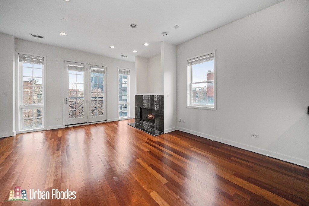 Building Photo - 1315 N Wicker Park Ave