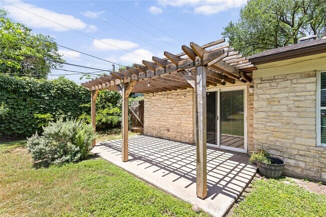 Building Photo - 5803 Eureka Dr