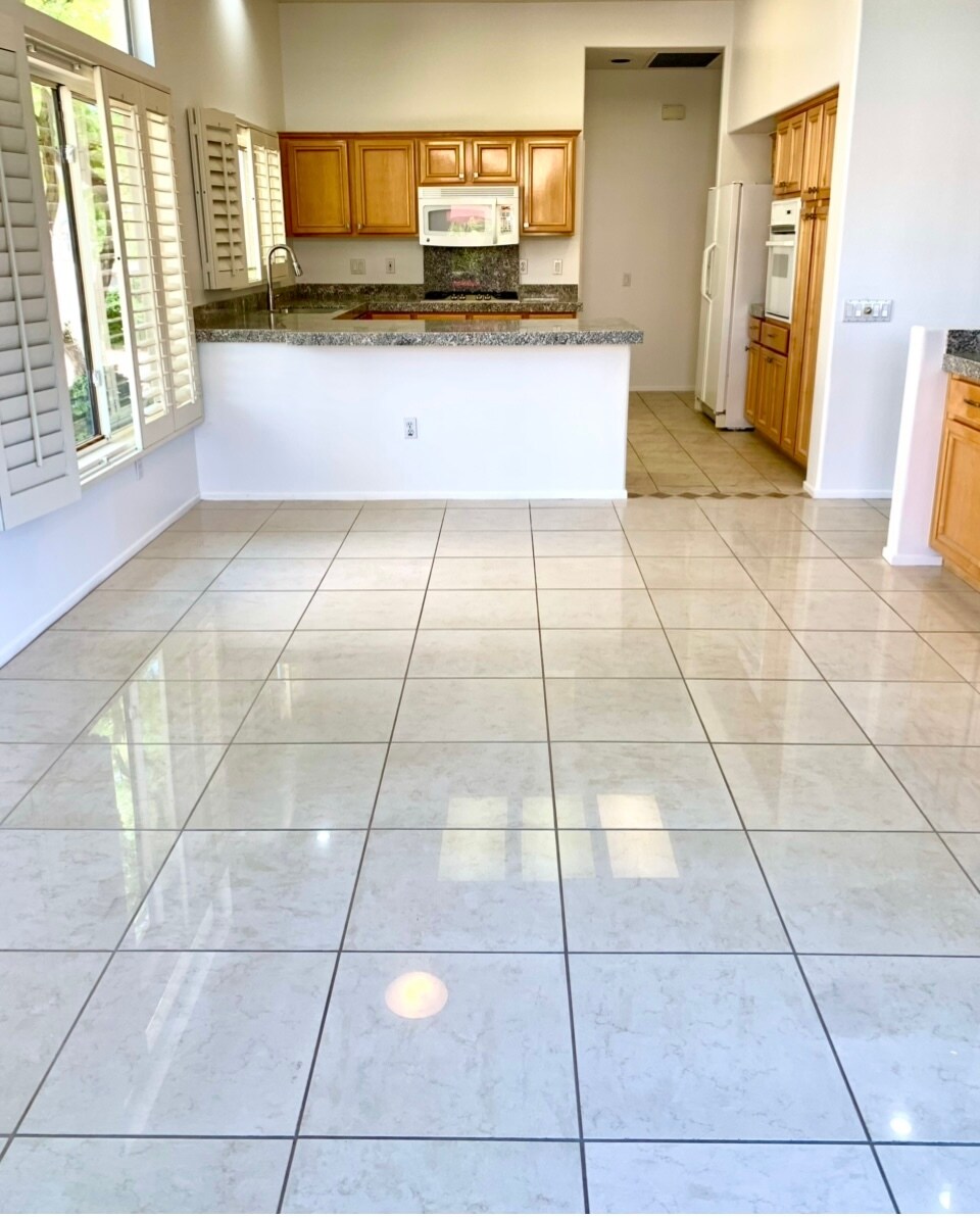 Living room to kitchen - 38575 Orangecrest Rd
