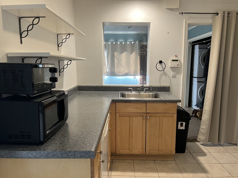 Building Photo - 905 Demerius St