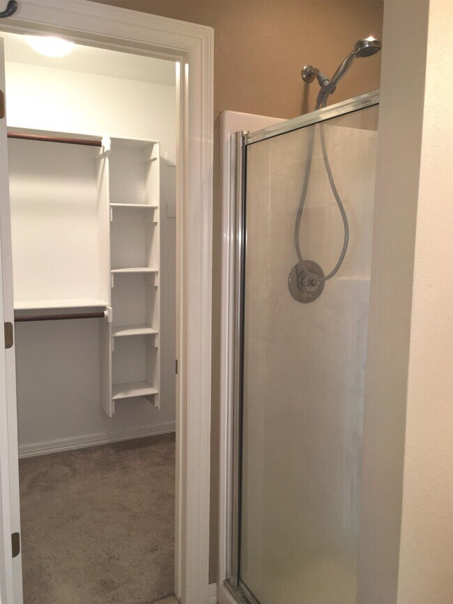 Building Photo - 6670 Cutter Ct