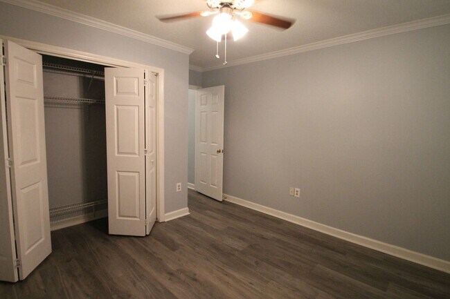 Building Photo - 806 Beech Dr