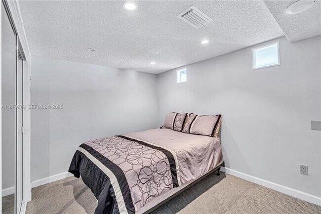 Building Photo - 5005 Collins Ave