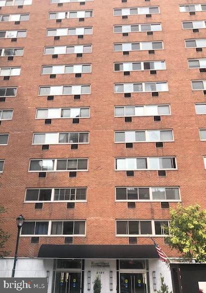 Building Photo - 2101-17 Chestnut St