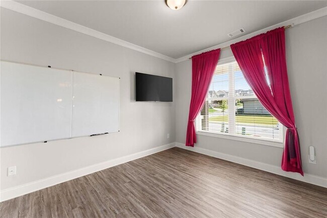 Building Photo - 4656 Silver Oak Dr SW