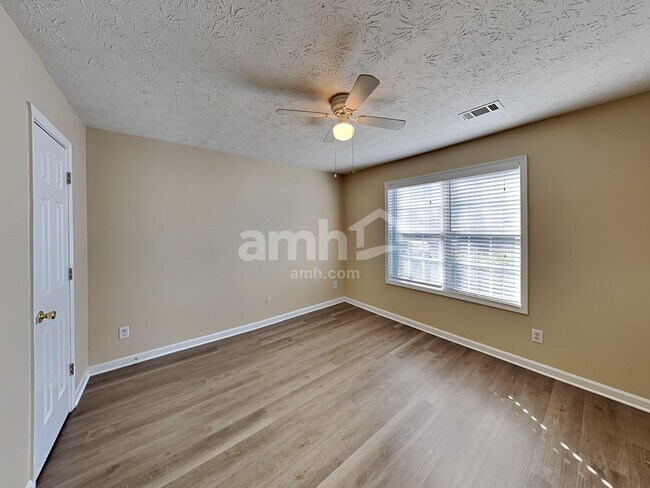 Building Photo - 7102 Independence Dr