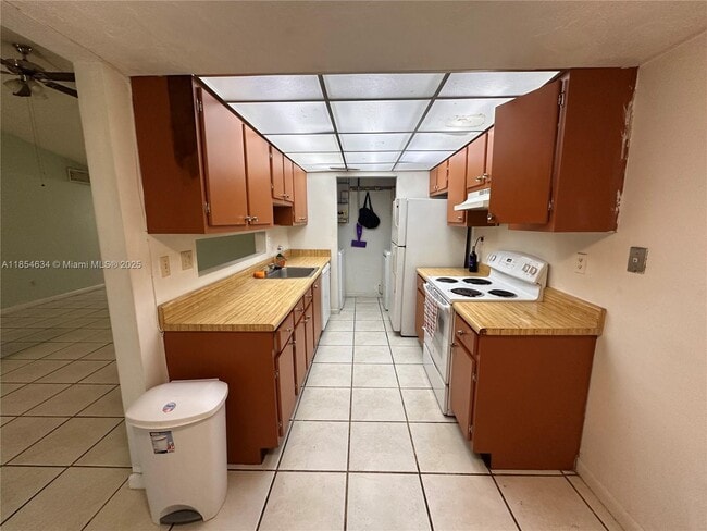 Building Photo - 11604 SW 124th Ct