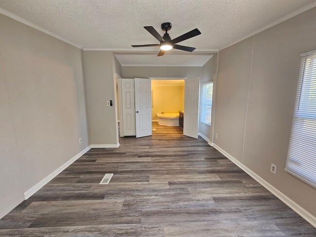 Building Photo - NEW LISTING!!!!!