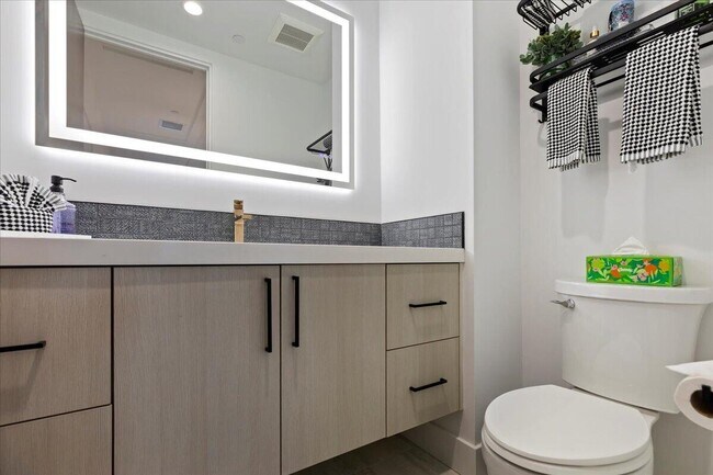 Building Photo - 51116 Avenida Mendoza