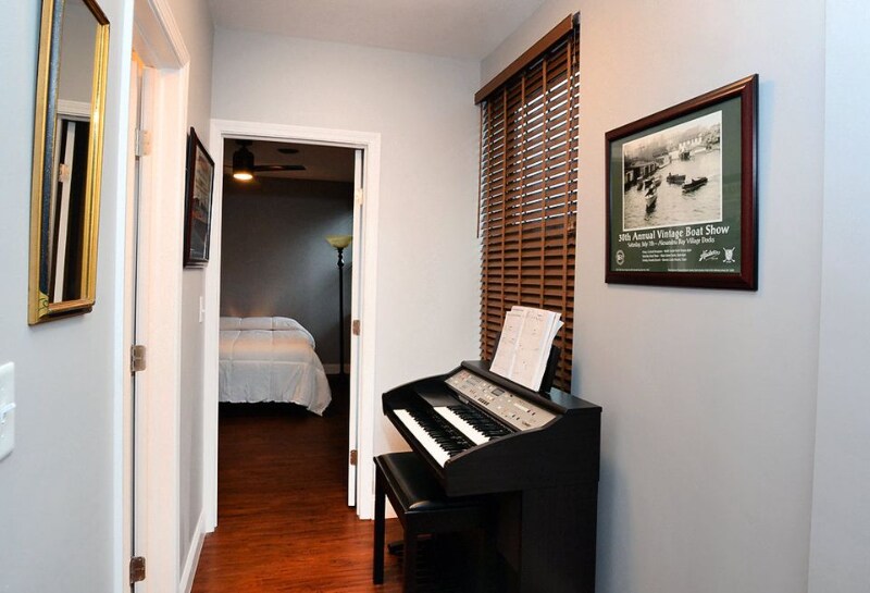 Building Photo - 201 S Main St