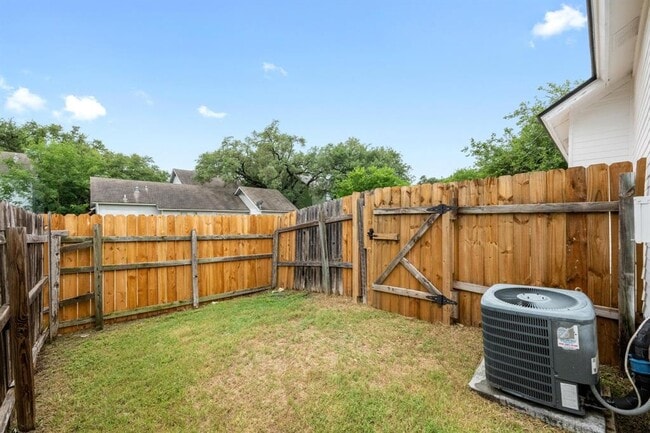 Building Photo - 2907 W Slaughter Ln