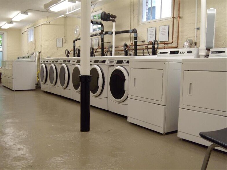 Building Photo - 154 Summer St