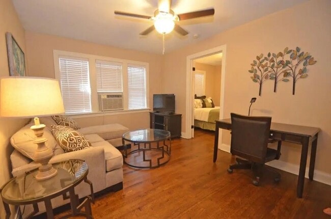 Building Photo - ME ME